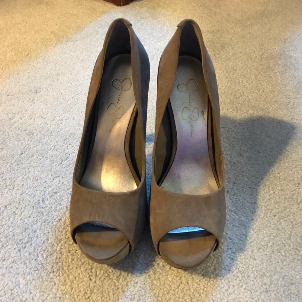 Jessica Simpson pumps
